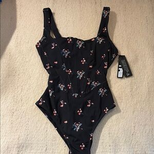 TA3 NWT XS Short seamed squarey: Primrose